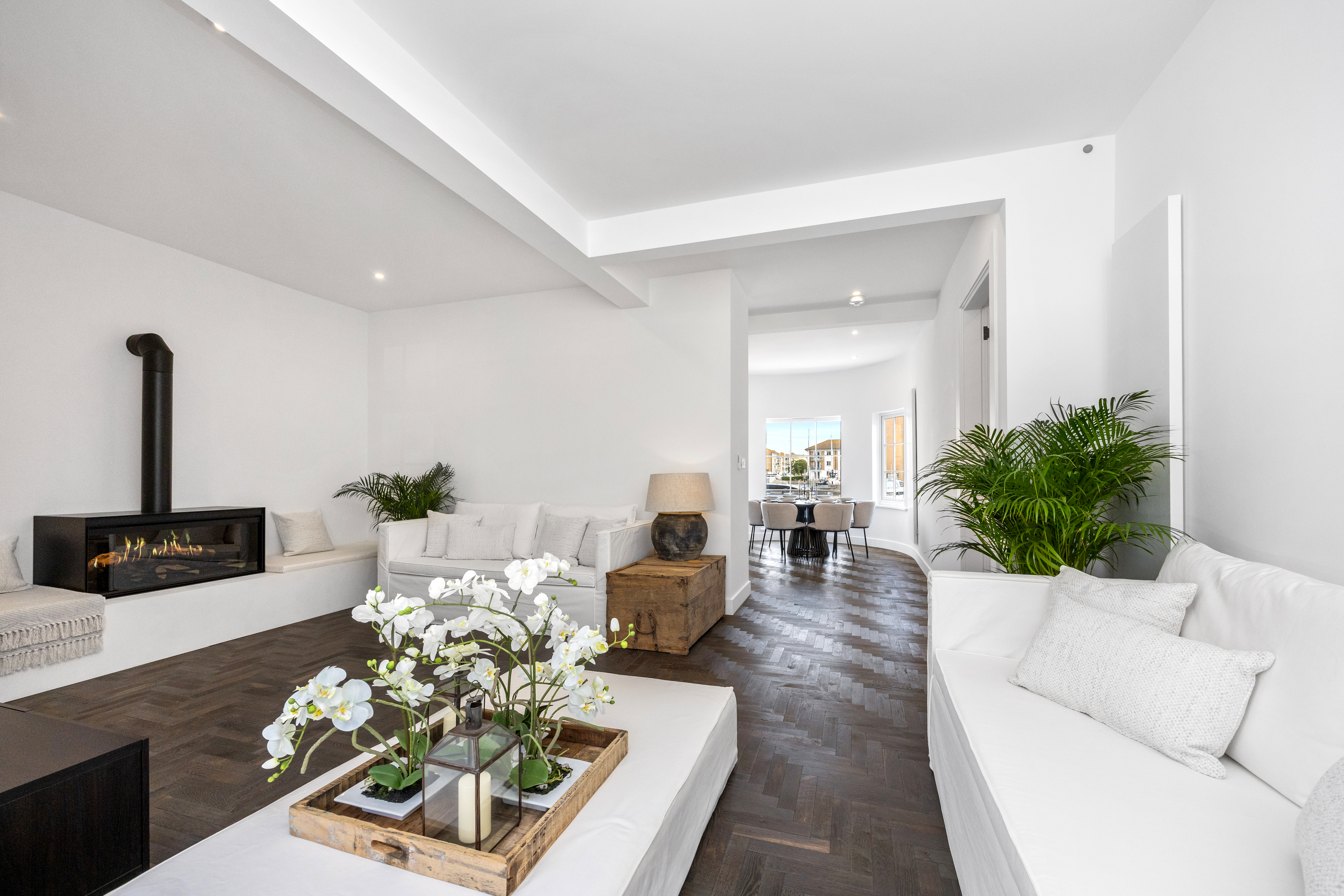 Bright interior photographed by Pascal Sirletti